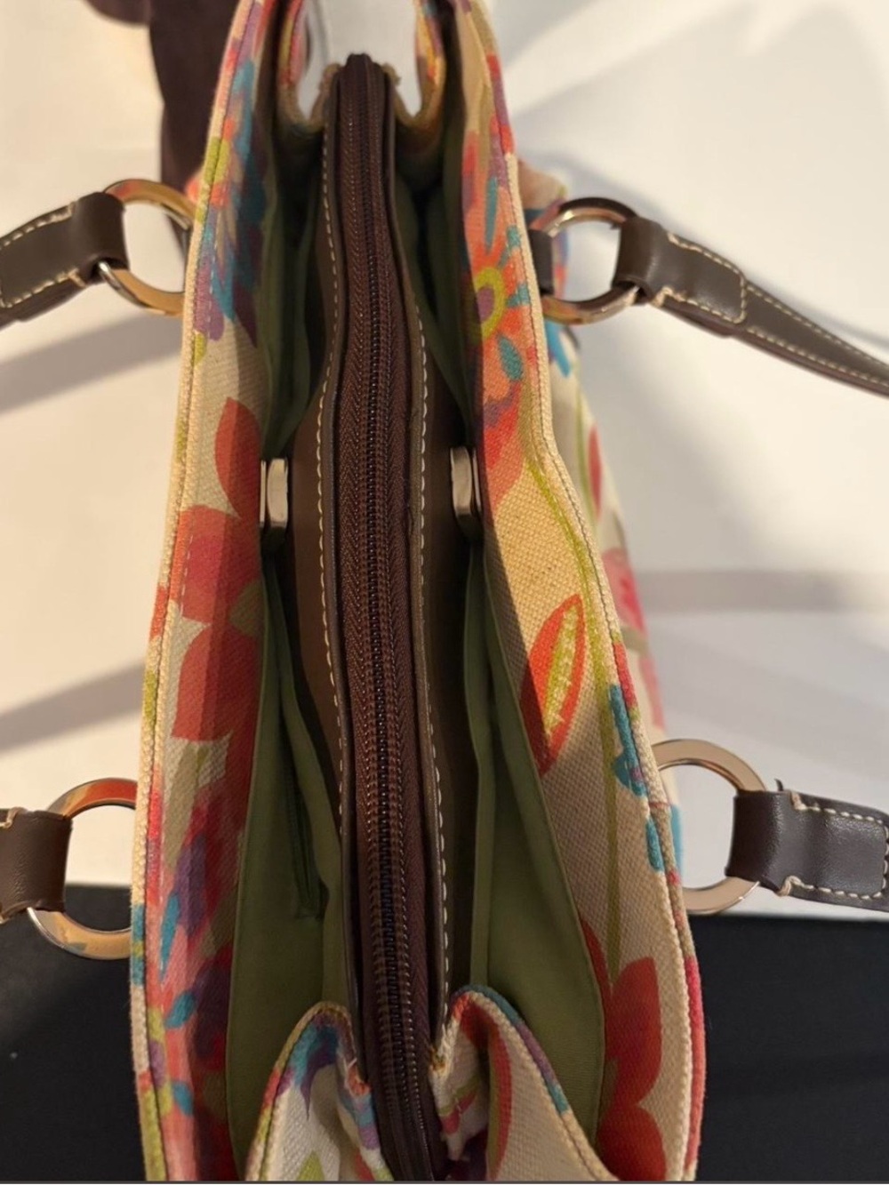 Liz Claiborne Y2K Floral Canvas Shoulder Bag with Brown Trim - Picture 4 of 4